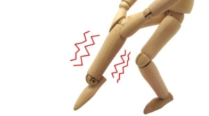 Model figurine with numbness in one leg