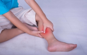 Person experiencing leg pain in calf muscle